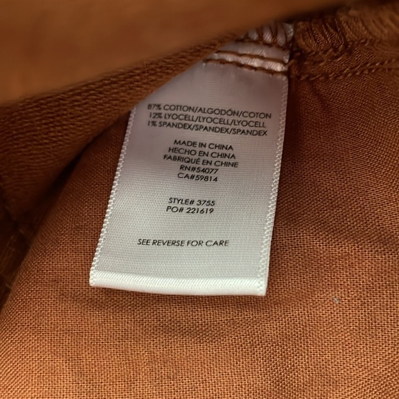 Cabi, University Skirt, Size 6 - Picture 3 of 4